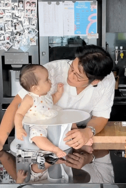 B&eacute; Gạo 8 th&aacute;ng tuổi: Giữ vững phong độ ăn uống, giờ c&ograve;n &ecirc; a gọi ba Huy mẹ V&acirc;n suốt ng&agrave;y- Ảnh 4.