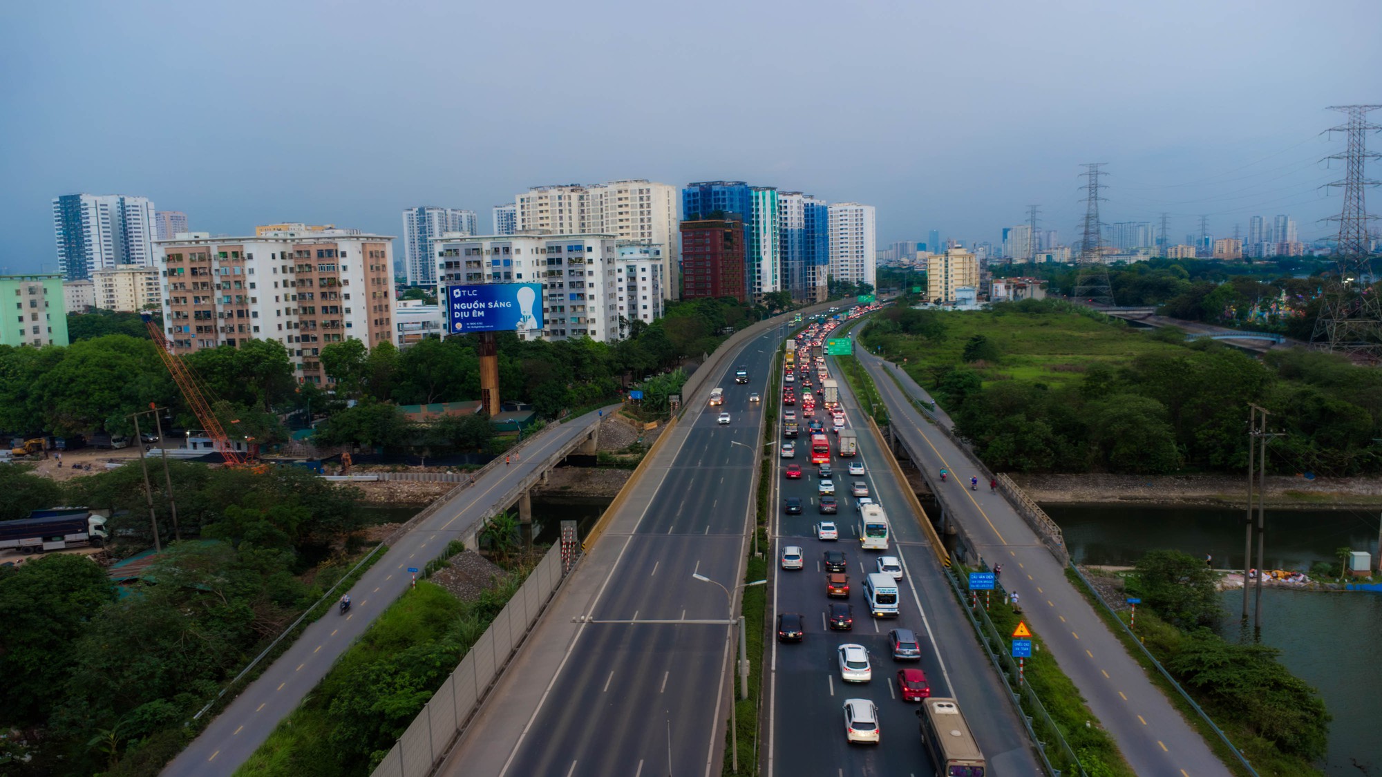 Tr&aacute;nh &ugrave;n tắc giao th&ocirc;ng khi trở lại H&agrave; Nội sớm trong năm 2026 - Ảnh 3.