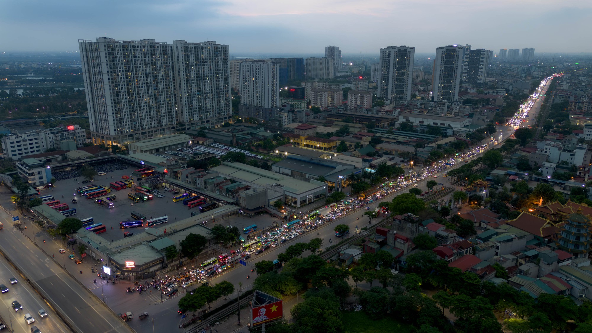 Tr&aacute;nh &ugrave;n tắc giao th&ocirc;ng khi trở lại H&agrave; Nội sớm trong năm 2026 - Ảnh 11.