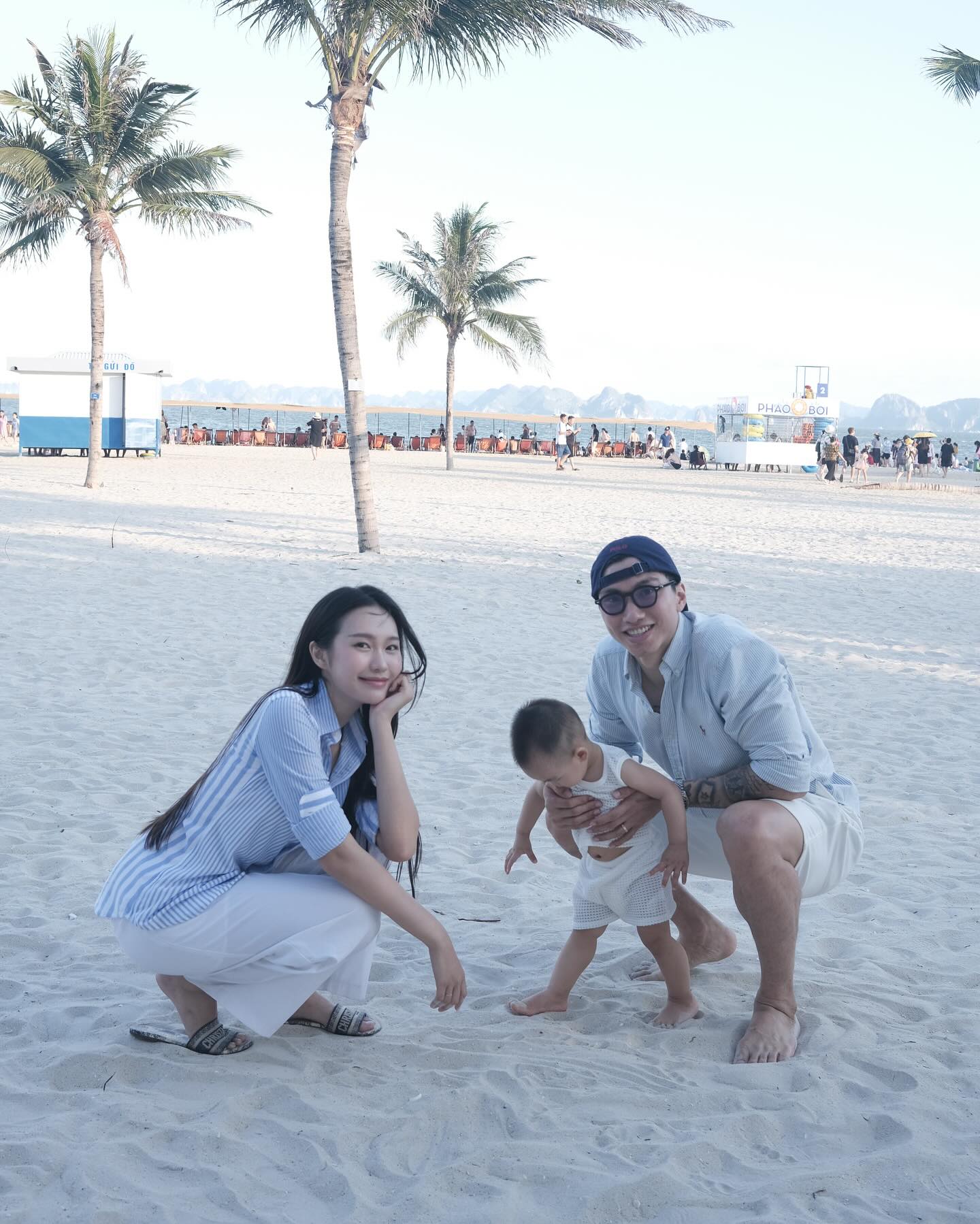 Đo&agrave;n Văn Hậu v&agrave; Do&atilde;n Hải My khoe khoảnh khắc gia đ&igrave;nh ngọt ng&agrave;o Trong ng&agrave;y sinh nhật b&eacute; L&uacute;a - Ảnh 4.