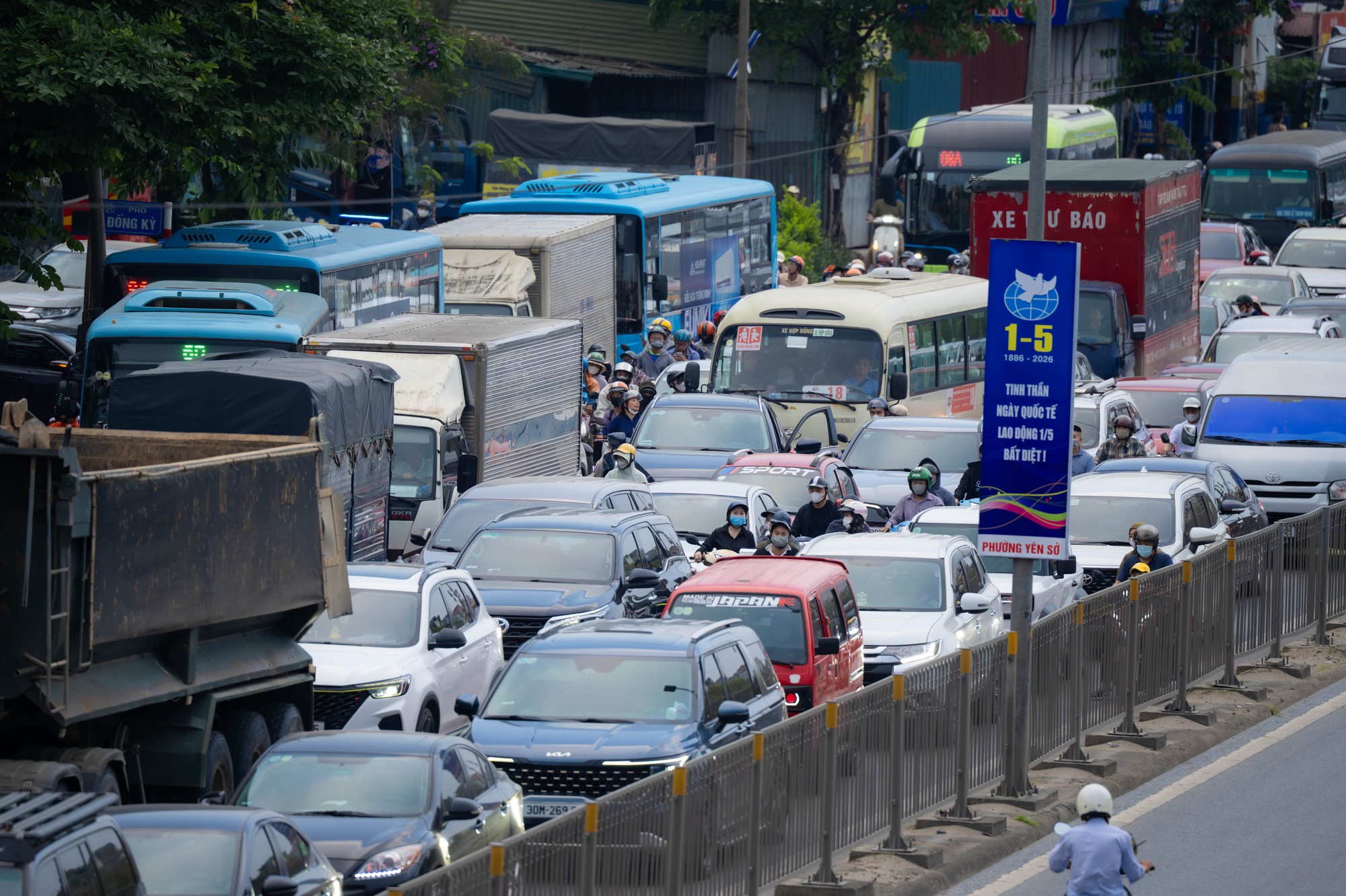 Tr&aacute;nh &ugrave;n tắc giao th&ocirc;ng khi trở lại H&agrave; Nội sớm trong năm 2026 - Ảnh 2.
