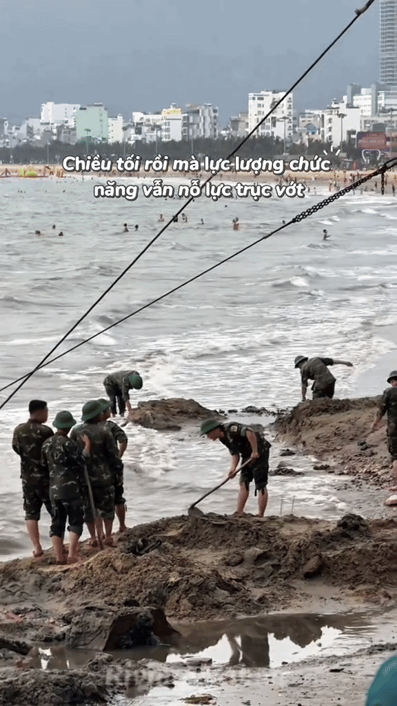 Cảnh tượng tr&ecirc;n bờ biển Quy Nhơn khiến nhiều người bất ngờ, nhận x&eacute;t: Kh&ocirc;ng tin v&agrave;o mắt m&igrave;nh - Ảnh 4.