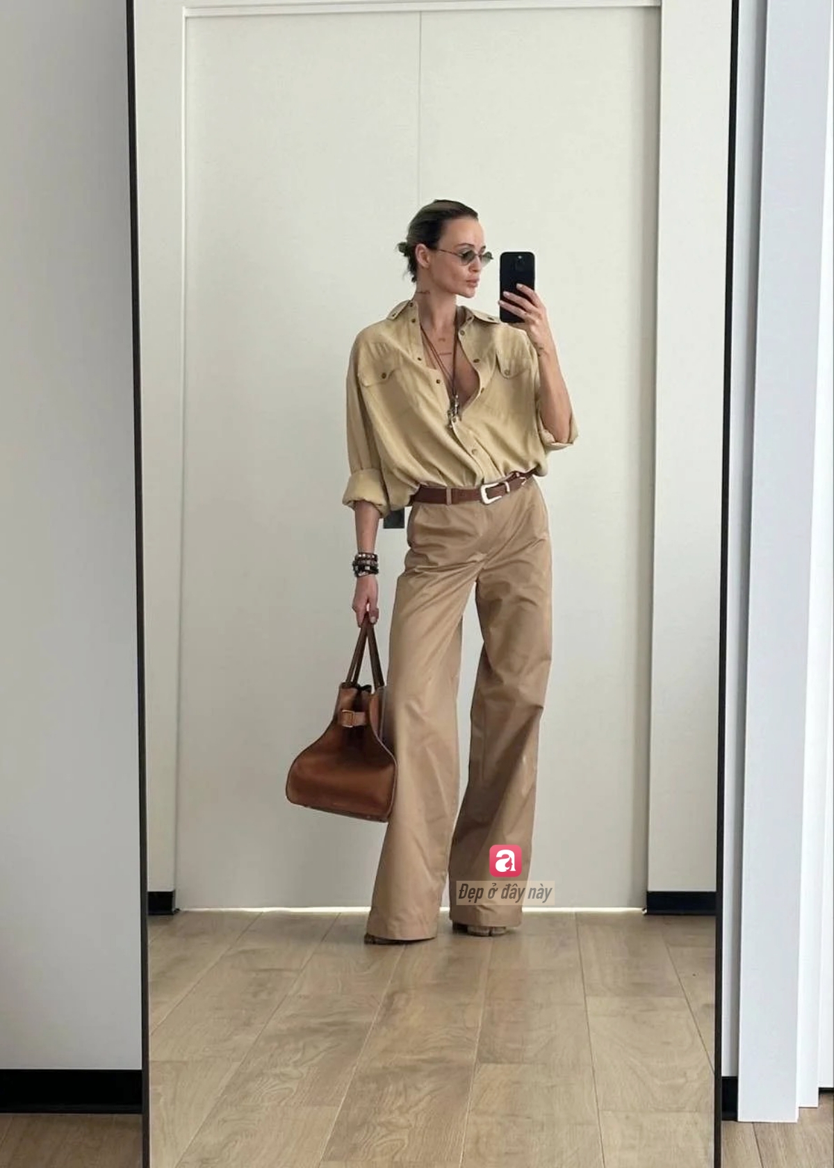 Nh&igrave;n đơn giản nhưng kh&ocirc;ng tầm thường: Đ&acirc;y l&agrave; tinh thần quiet luxury của quần kaki- Ảnh 2.
