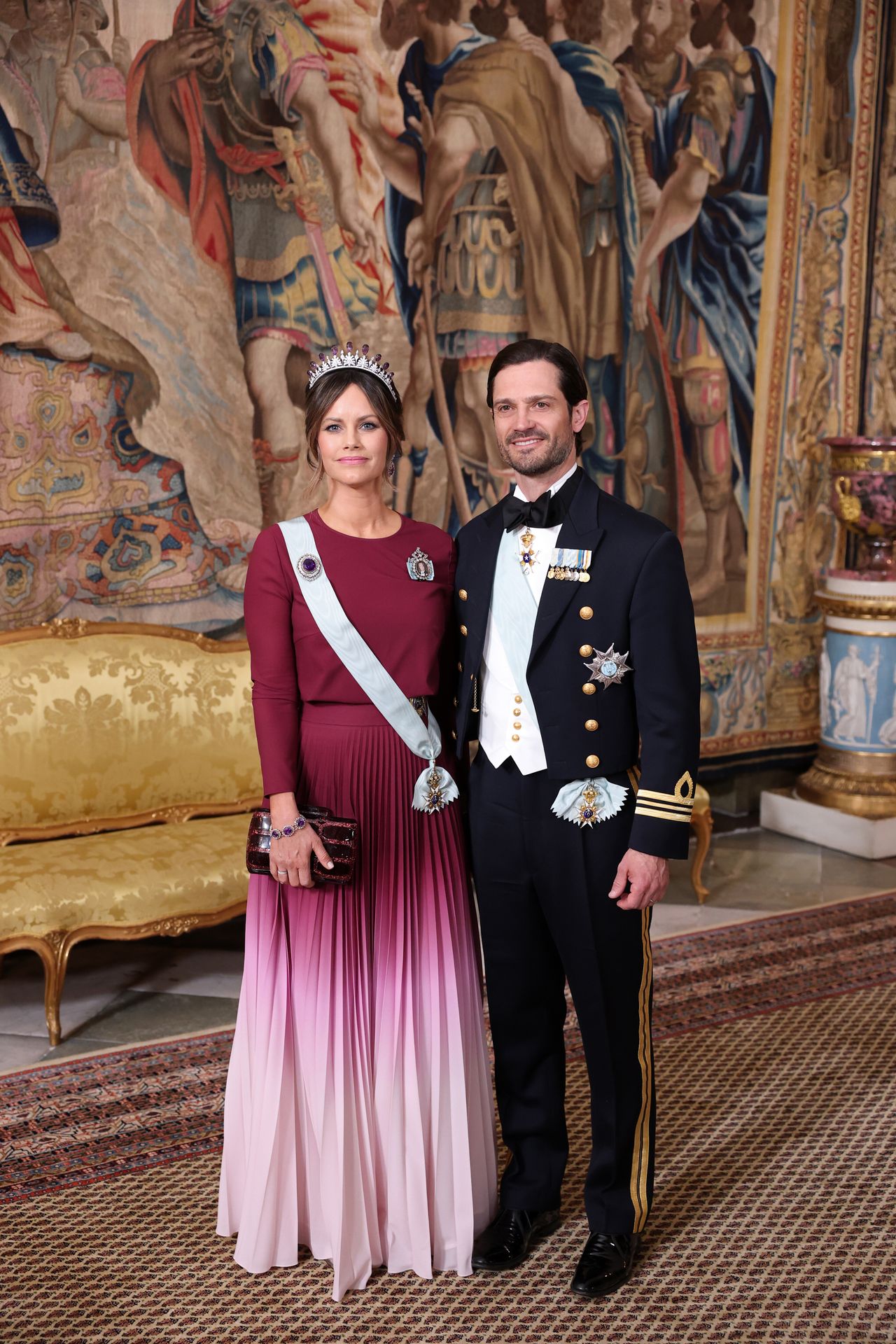 Vương nữ Estelle 14 tuổi tỏa s&aacute;ng như n&agrave;ng thơ tại tiệc sinh nhật Quốc vương Carl XVI Gustaf - Ảnh 4.