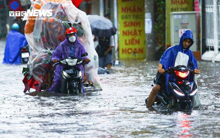 Bắc Bộ đ&oacute;n kh&ocirc;ng kh&iacute; lạnh v&agrave; mưa lớn trong ng&agrave;y cuối kỳ nghỉ lễ 30/4 - 1/5 - Ảnh 1.