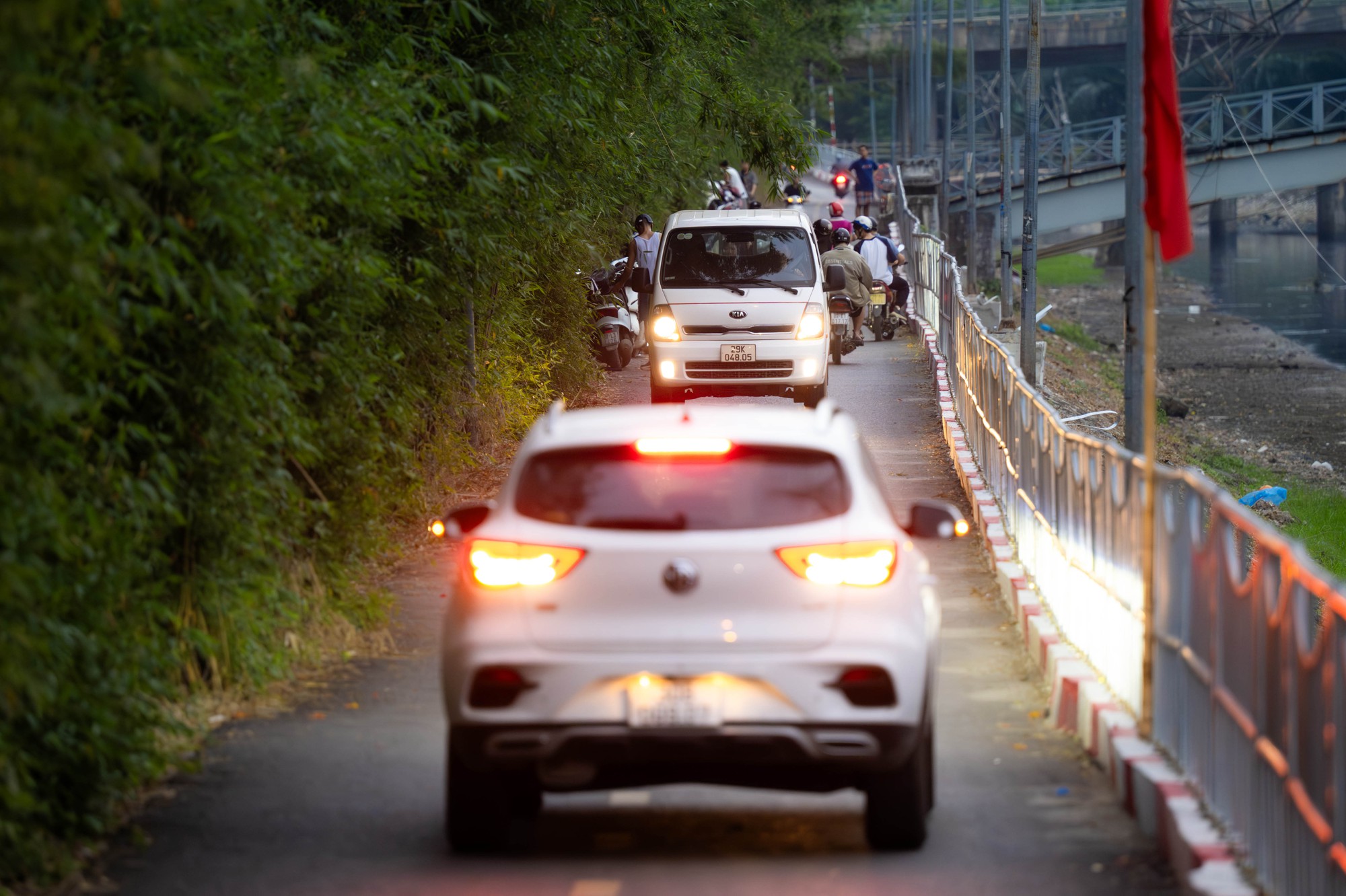 Tr&aacute;nh &ugrave;n tắc giao th&ocirc;ng khi trở lại H&agrave; Nội sớm trong năm 2026 - Ảnh 12.