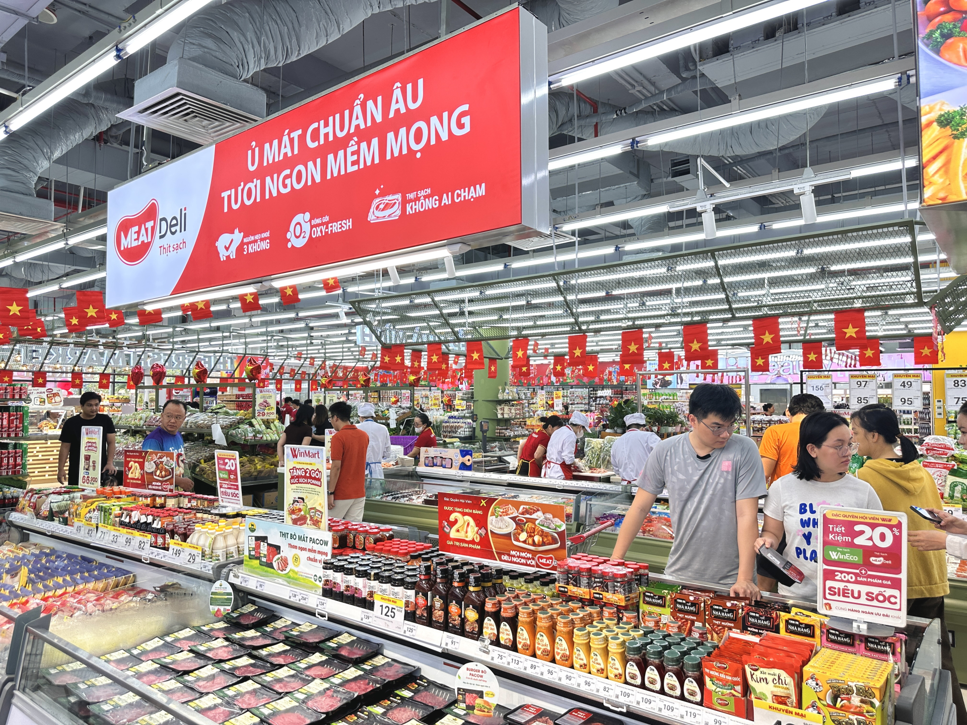 Doanh thu si&ecirc;u thị WinMart tăng 55 % dịp lễ 30 / 4 nhờ chiến lược th&ocirc;ng minh - Ảnh 1.