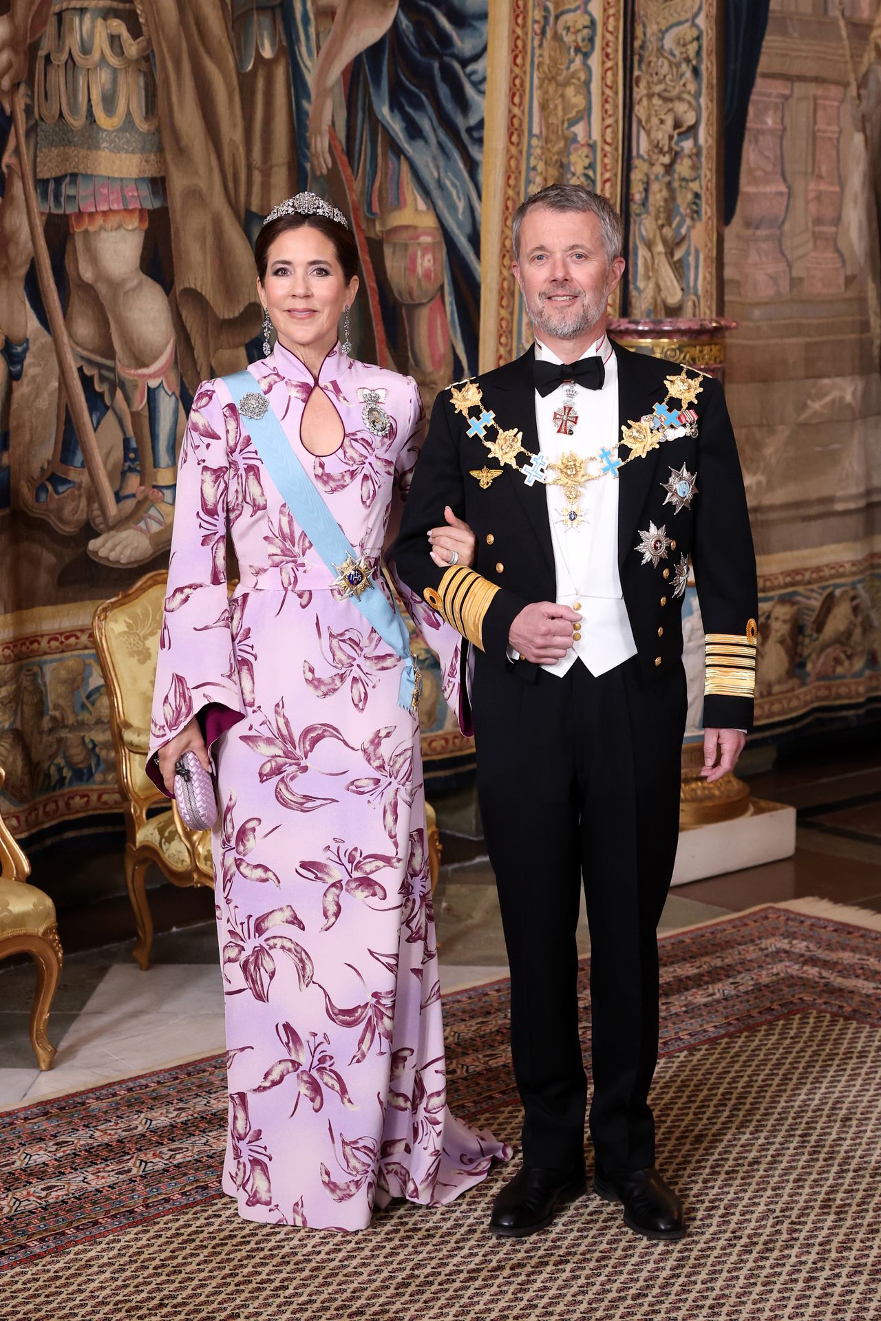 Vương nữ Estelle 14 tuổi tỏa s&aacute;ng như n&agrave;ng thơ tại tiệc sinh nhật Quốc vương Carl XVI Gustaf - Ảnh 5.