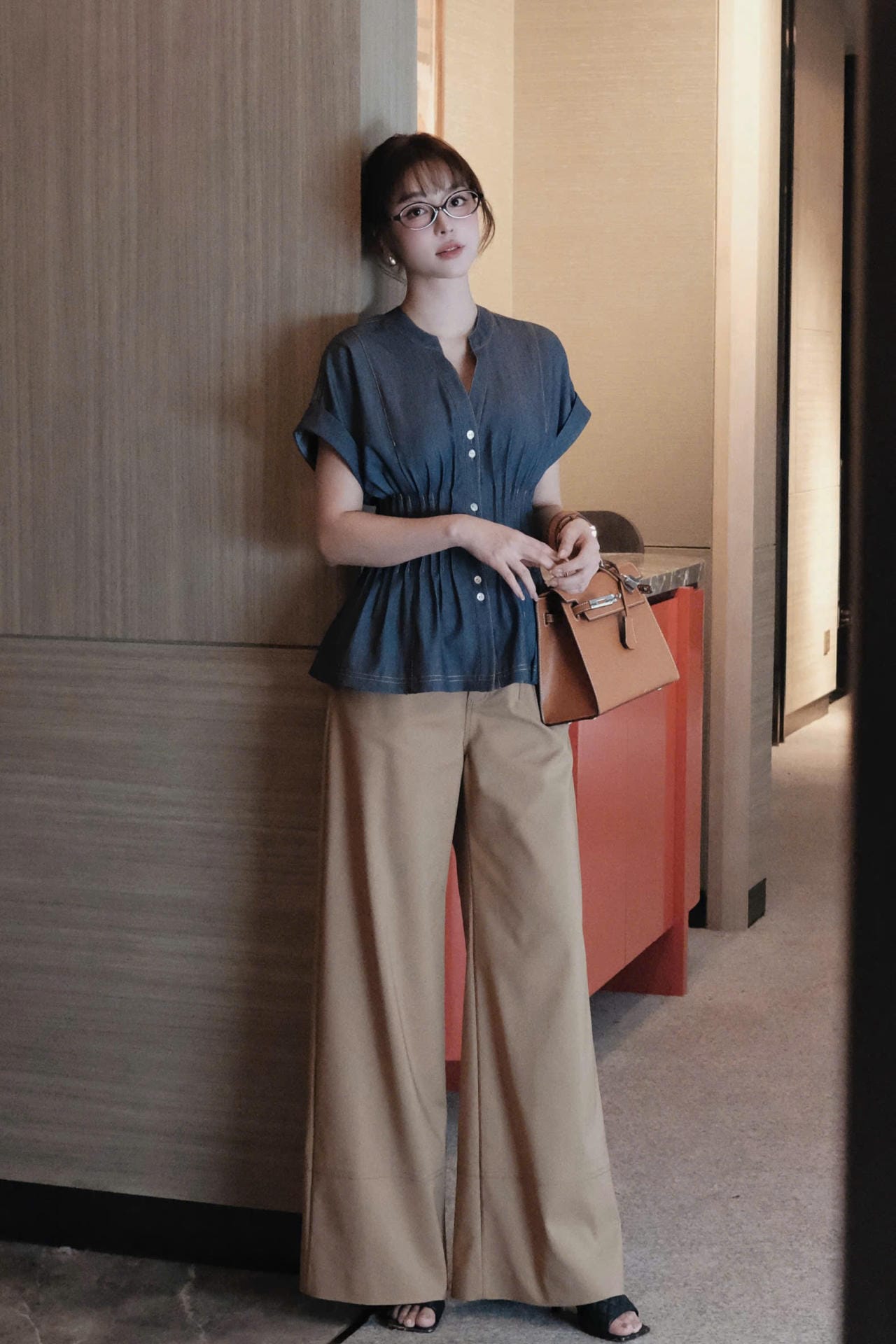 Nh&igrave;n đơn giản nhưng kh&ocirc;ng tầm thường: Đ&acirc;y l&agrave; tinh thần quiet luxury của quần kaki- Ảnh 20.