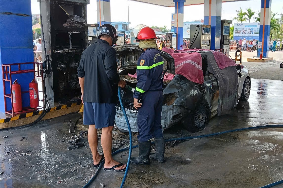 Vụ ch&aacute;y &ocirc; t&ocirc; tại Đ&agrave; Nẵng: Đội trưởng SOS day dứt v&igrave; kh&ocirc;ng cứu được nạn nh&acirc;n - Ảnh 3.