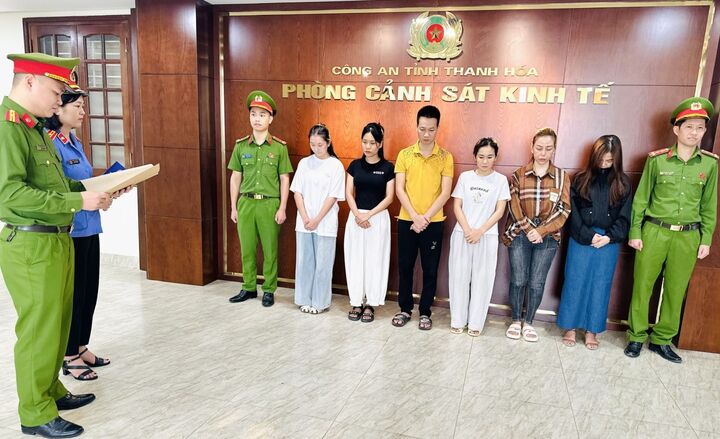 Triệt ph&aacute; đường d&acirc;y bu&ocirc;n nước hoa giả tại Thanh H&oacute;a với doanh thu 200 tỷ đồng - Ảnh 2.