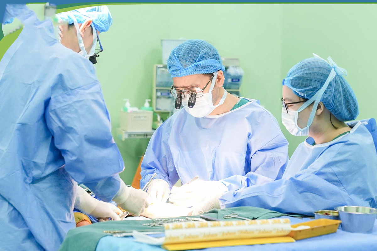 Kh&aacute;ch T&acirc;y đến Việt Nam bỏ 600 USD chữa bệnh, cười hạnh ph&uacute;c: &ldquo;Bệnh viện ở Việt Nam đ&atilde; mang lại cho t&ocirc;i những g&igrave; Canada kh&ocirc;ng thể&rdquo; - Ảnh 2.