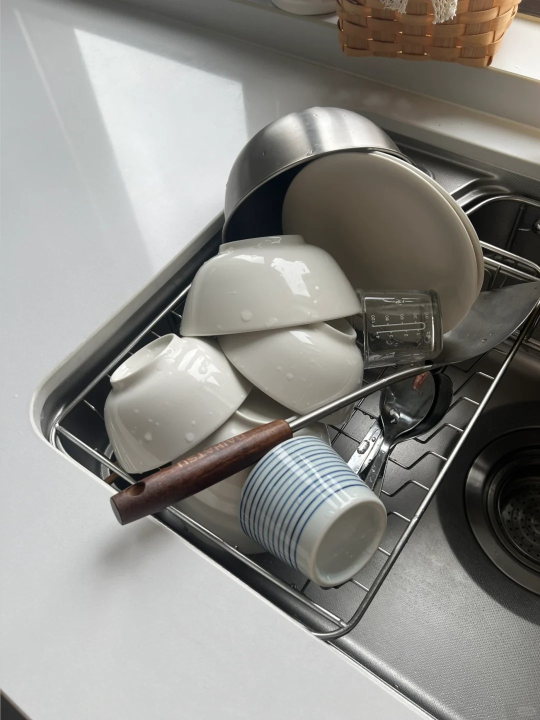 Kh&ocirc;ng thể tin được! T&ocirc;i học được 8 &ldquo;mẹo giữ nh&agrave;&rdquo; cực th&ocirc;ng minh từ mẹ m&igrave;nh tuổi 56 v&agrave; nhận ra: Muốn nh&agrave; gọn, người đỡ mệt th&igrave; phải thay đổi tư duy - Ảnh 7.