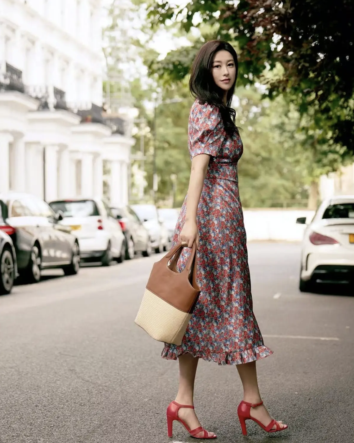Học Chu Ch&acirc;u mặc đẹp tuổi U40: V&aacute;y d&agrave;i qua gối, quần ống rộng vừa giấu khuyết điểm vừa to&aacute;t kh&iacute; chất h&agrave;o m&ocirc;n- Ảnh 6.