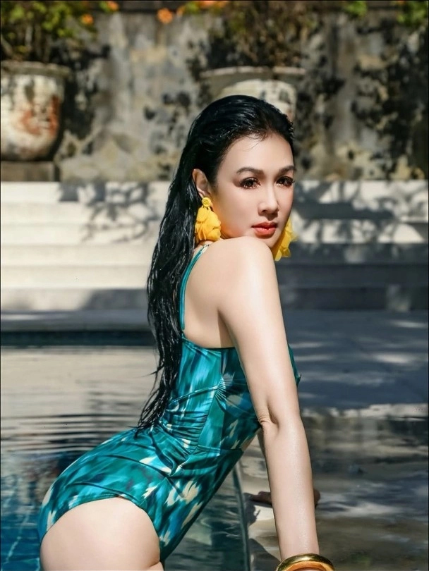 U60 qua 3 lần sinh nở, Chung Lệ Đề vẫn sở hữu đường cong h&uacute;t mắt: B&iacute; quyết chống gi&agrave; phụ nữ trung ni&ecirc;n đều n&ecirc;n học hỏi- Ảnh 1.