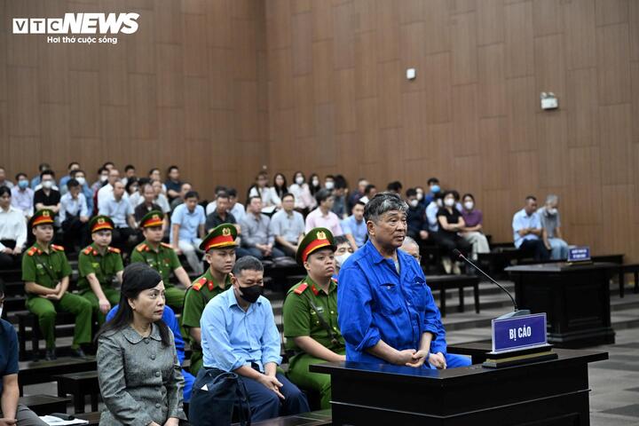 Cựu Bộ trưởng Y tế Nguyễn Thị Kim Tiến hầu t&ograve;a v&igrave; sai phạm t&agrave;i sản Nh&agrave; nước - Ảnh 4.