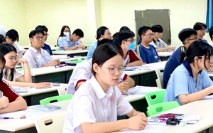 V&igrave; sao m&aacute;y bay phải &ldquo;đ&oacute;ng băng bầu trời&rdquo; suốt 35 ph&uacute;t chỉ v&igrave; một kỳ thi đại học? - Ảnh 2.