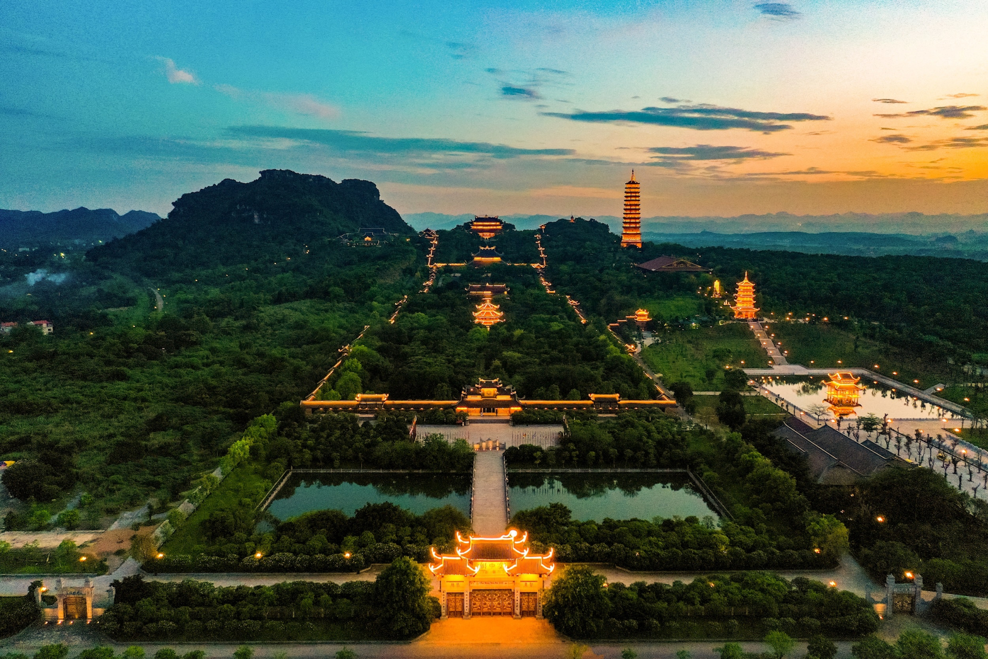 Teaser 28 gi&acirc;y của Sơn T&ugrave;ng M-TP: Kh&aacute;m ph&aacute; B&aacute;i Đ&iacute;nh v&agrave; kỷ lục ấn tượng ch&acirc;u &Aacute; - Ảnh 12.