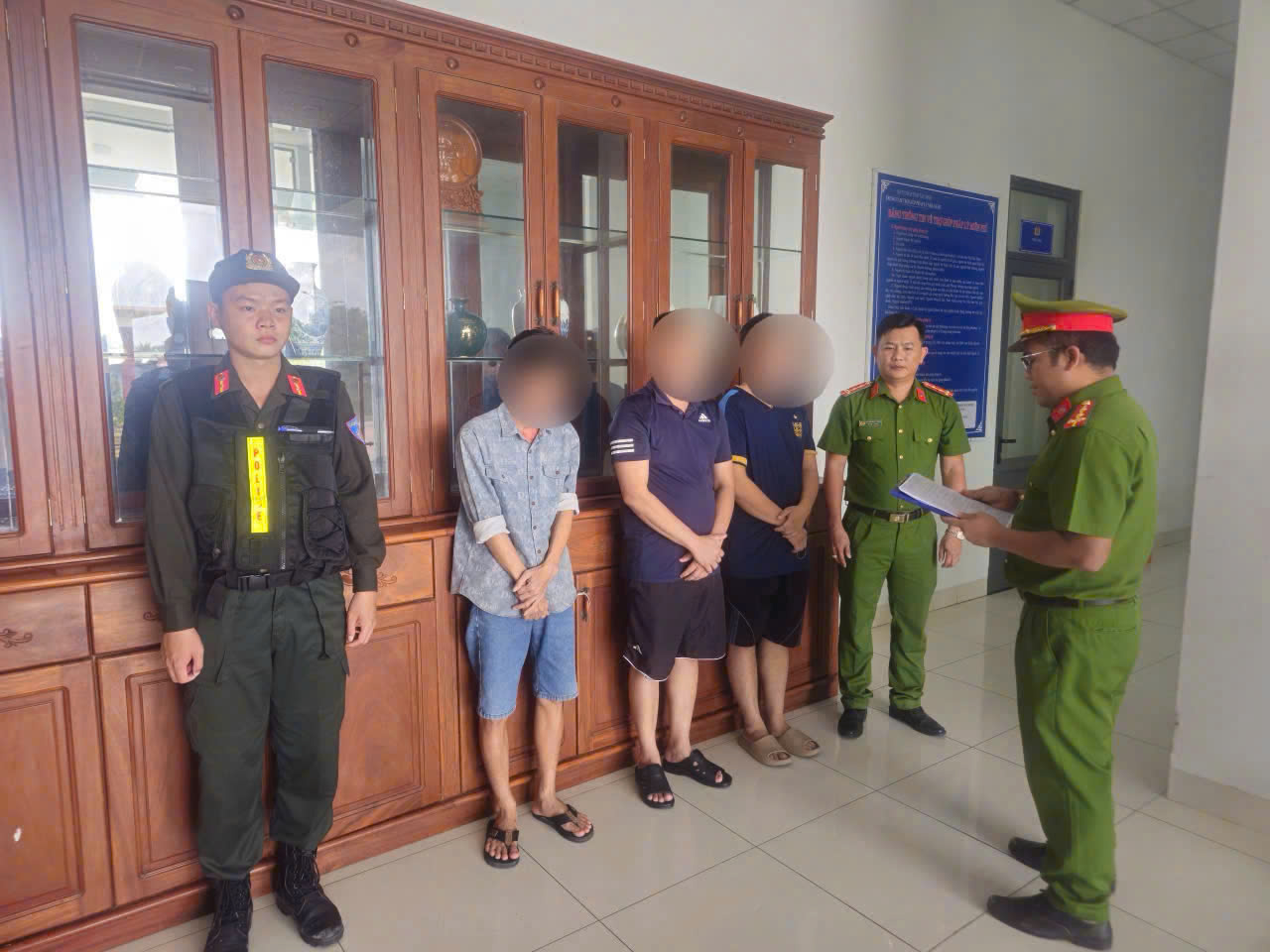 Thủ đoạn lừa đảo tinh vi nhắm v&agrave;o người n&ocirc;ng d&acirc;n: Hơn 70 tấn ph&acirc;n b&oacute;n giả bị ph&aacute;t hiện - Ảnh 1.