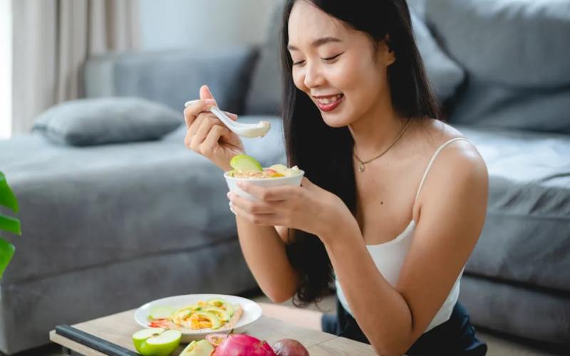 Đau đầu k&eacute;o d&agrave;i c&oacute; phải u n&atilde;o? Dấu hiệu cảnh b&aacute;o cần đi kh&aacute;m ngay - Ảnh 2.