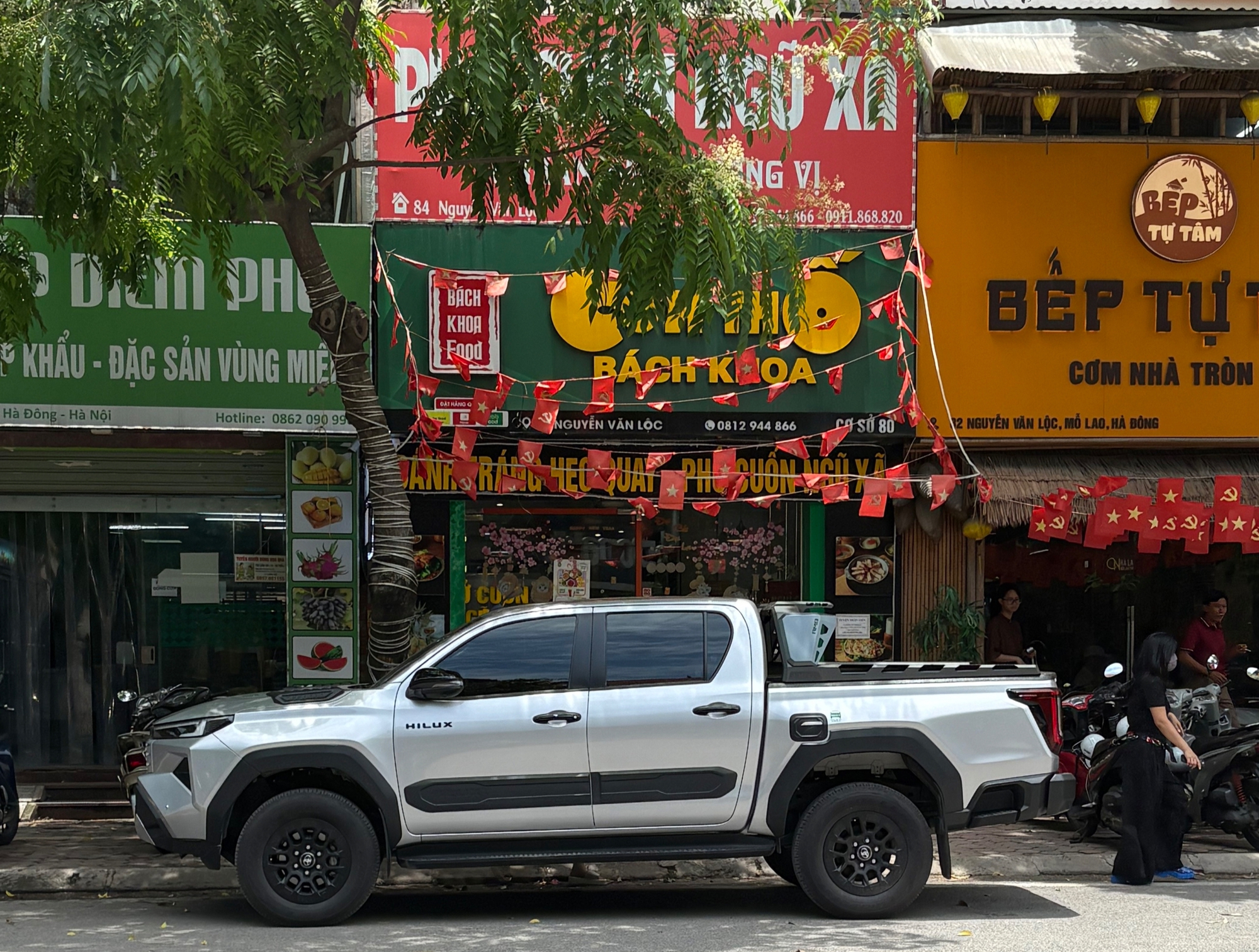 Cơm thố B&aacute;ch Khoa sau phản &aacute;nh khu bếp 