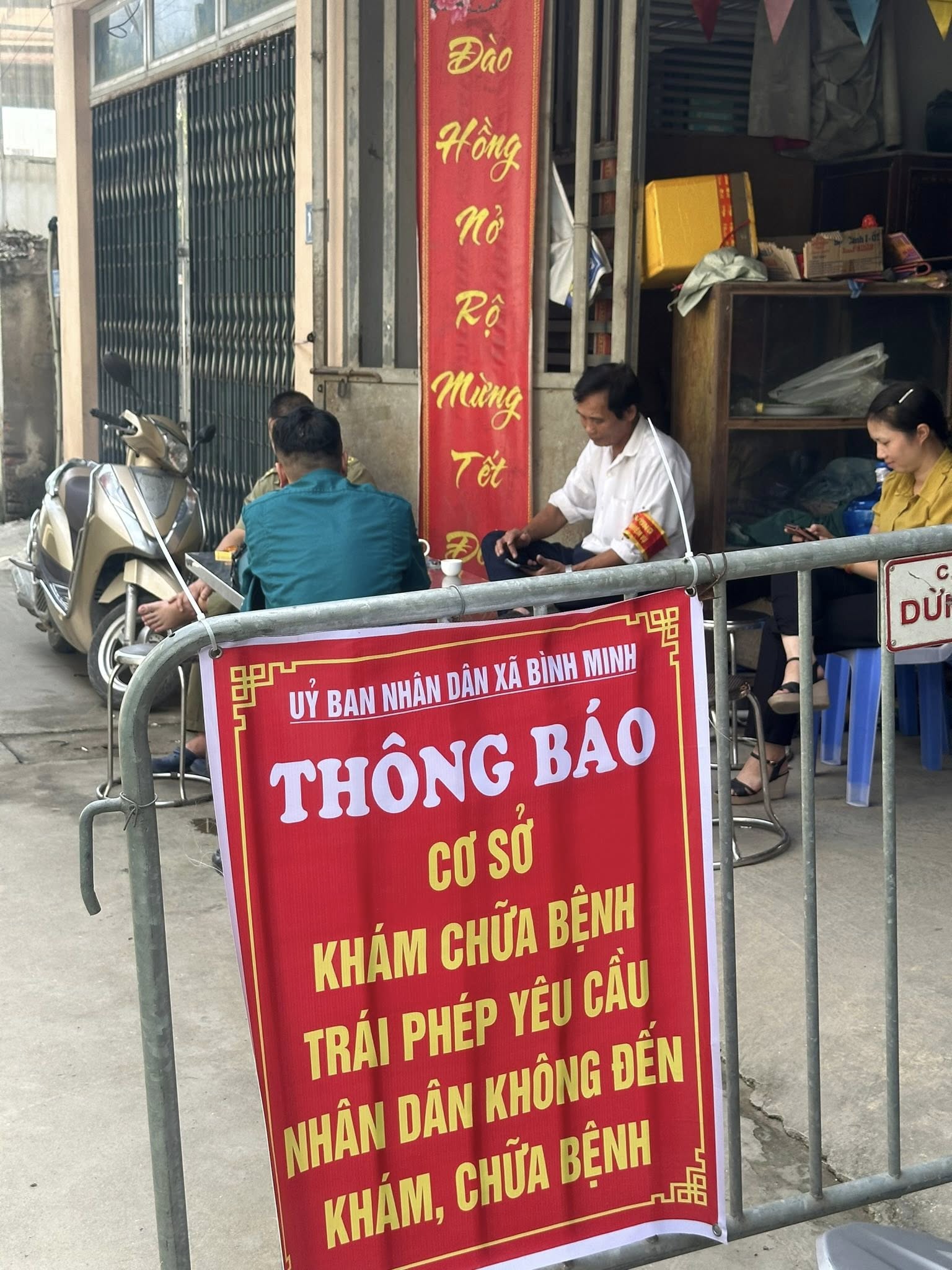 C&ocirc;ng an H&agrave; Nội điều tra vụ mổ khối u tại cơ sở chữa bệnh của &ocirc;ng Nguyễn Tiến Nam - Ảnh 4.