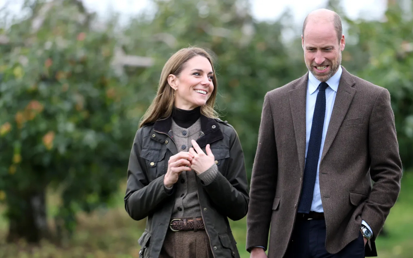 Chiếc tr&acirc;m c&agrave;i b&iacute; ẩn của Vương hậu Camilla trong chuyến thăm Bắc Ireland 2026 - Ảnh 5.