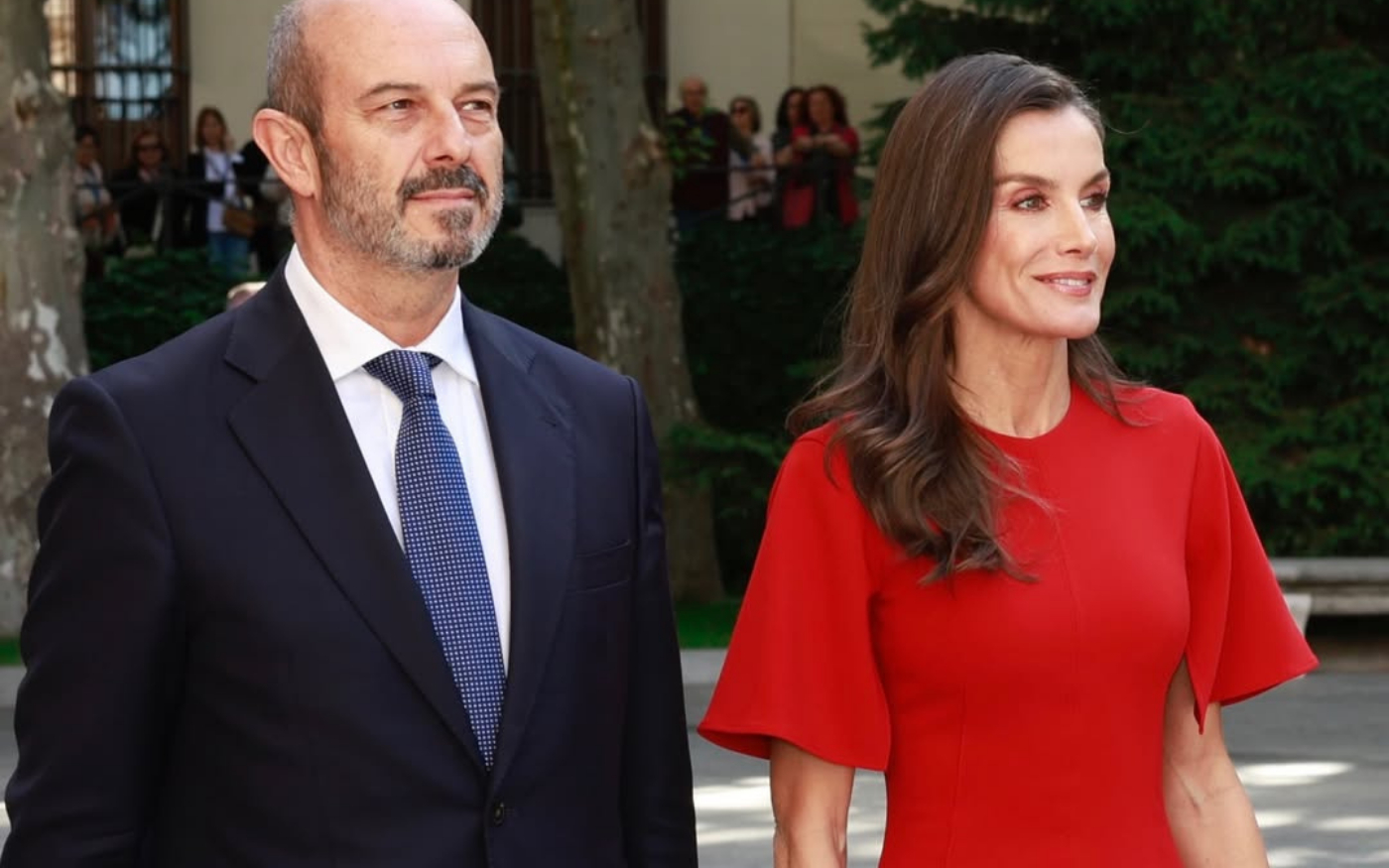Vương hậu Letizia xuất hiện ấn tượng với v&aacute;y đỏ tại lễ trao giải b&aacute;o ch&iacute; 2026 - Ảnh 2.