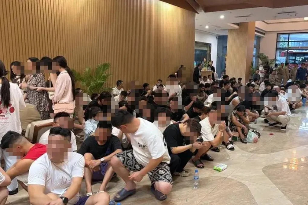 Đột k&iacute;ch tại Phnom Penh: 900 Thiết bị điện tử v&agrave; h&agrave;ng trăm c&aacute;n bộ li&ecirc;n quan đến lừa đảo trực tuyến - Ảnh 1.