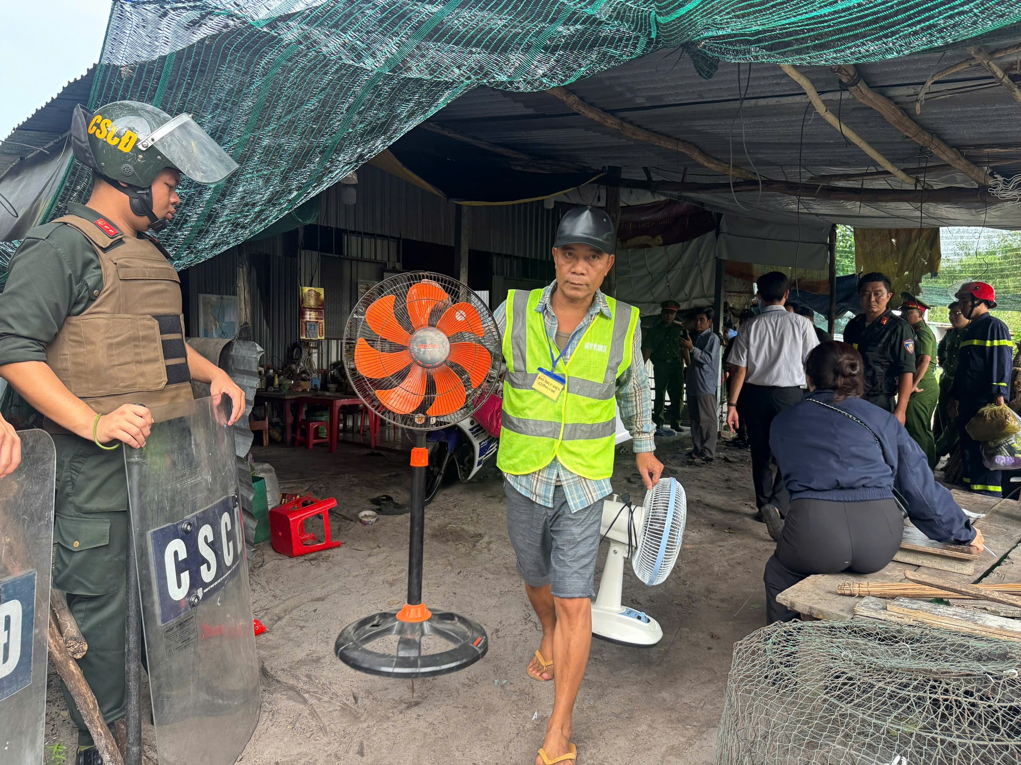 Cưỡng chế biệt phủ tr&aacute;i ph&eacute;p ở Ph&uacute; Quốc: Quyết t&acirc;m bảo vệ đất đai năm 2026 - Ảnh 12.