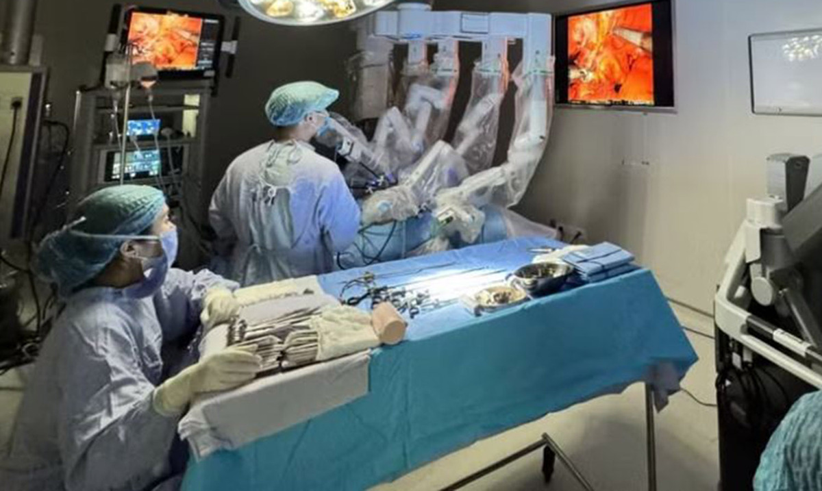 Robot Trung Quốc vừa gi&uacute;p c&aacute;c b&aacute;c sĩ thực hiện ca vi phẫu chưa từng c&oacute;: Khi m&aacute;y m&oacute;c kh&ocirc;ng thay thế m&agrave; mở rộng giới hạn của đ&ocirc;i tay con người - Ảnh 5.