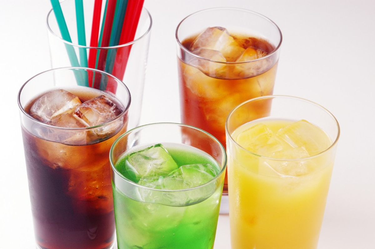 Đưa con đi viện v&igrave; đau bụng, bố mẹ 