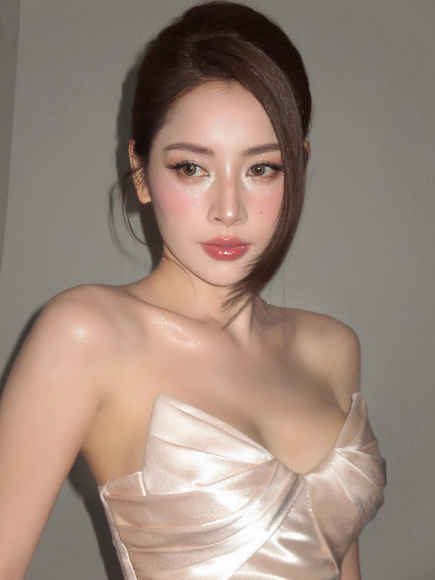 G&aacute;i Trung sang Việt Nam makeup hết 8 triệu, netizen tranh luận gi&aacute; vậy c&oacute; đ&aacute;ng?- Ảnh 6.