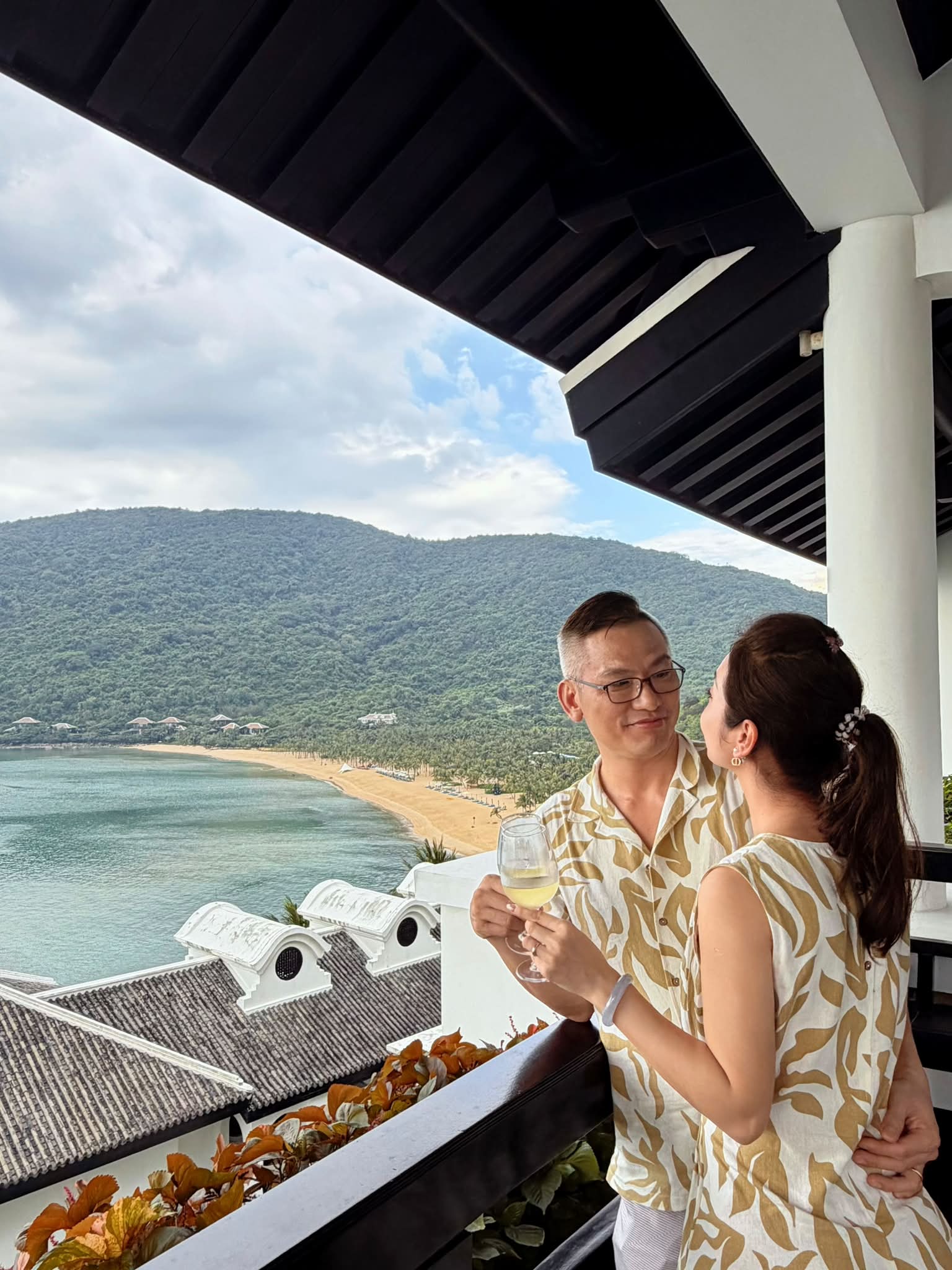 Hoa hậu đẹp bậc nhất Việt Nam t&igrave;nh tứ b&ecirc;n chồng đại gia: 