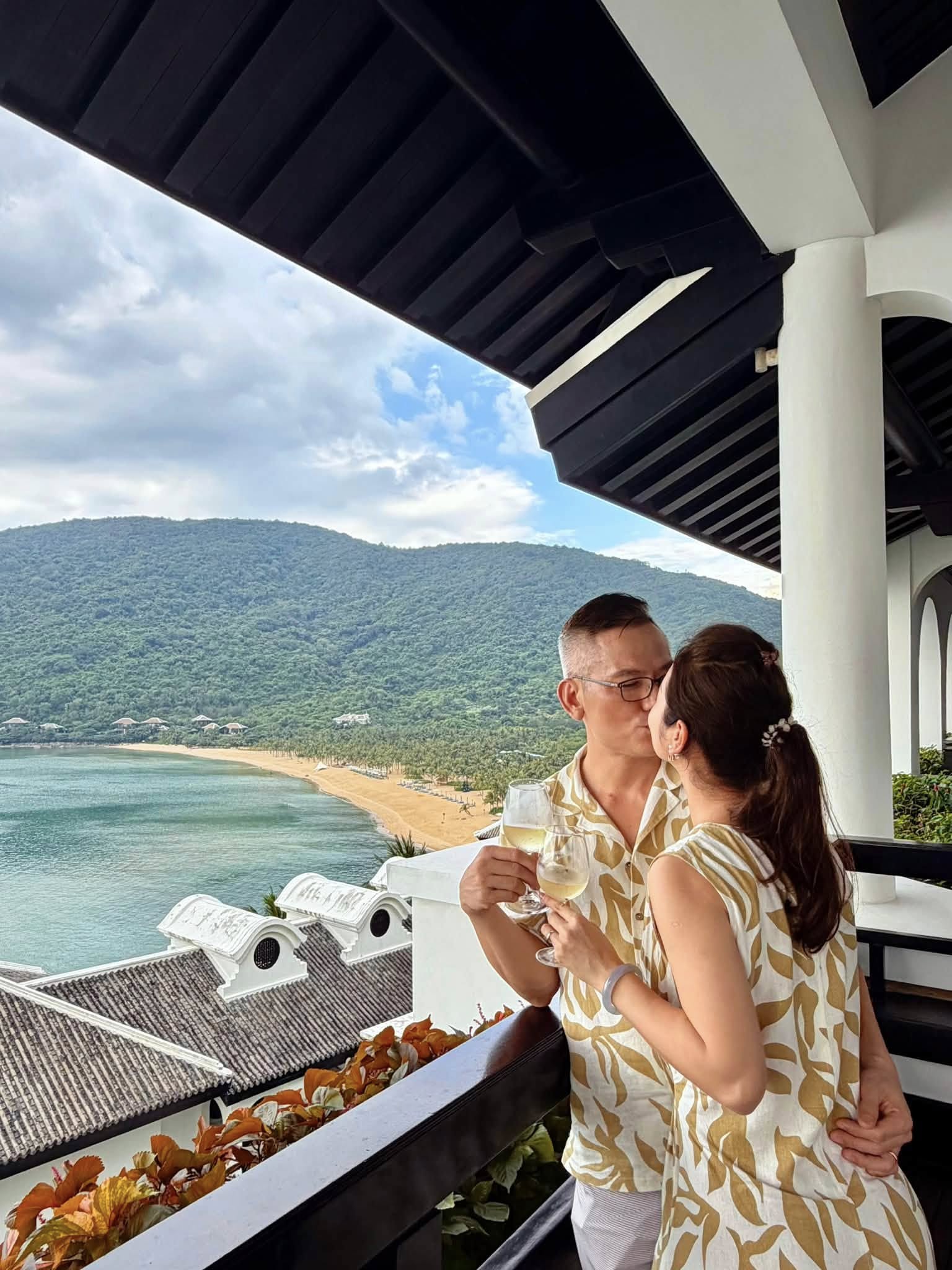 Hoa hậu đẹp bậc nhất Việt Nam t&igrave;nh tứ b&ecirc;n chồng đại gia: 
