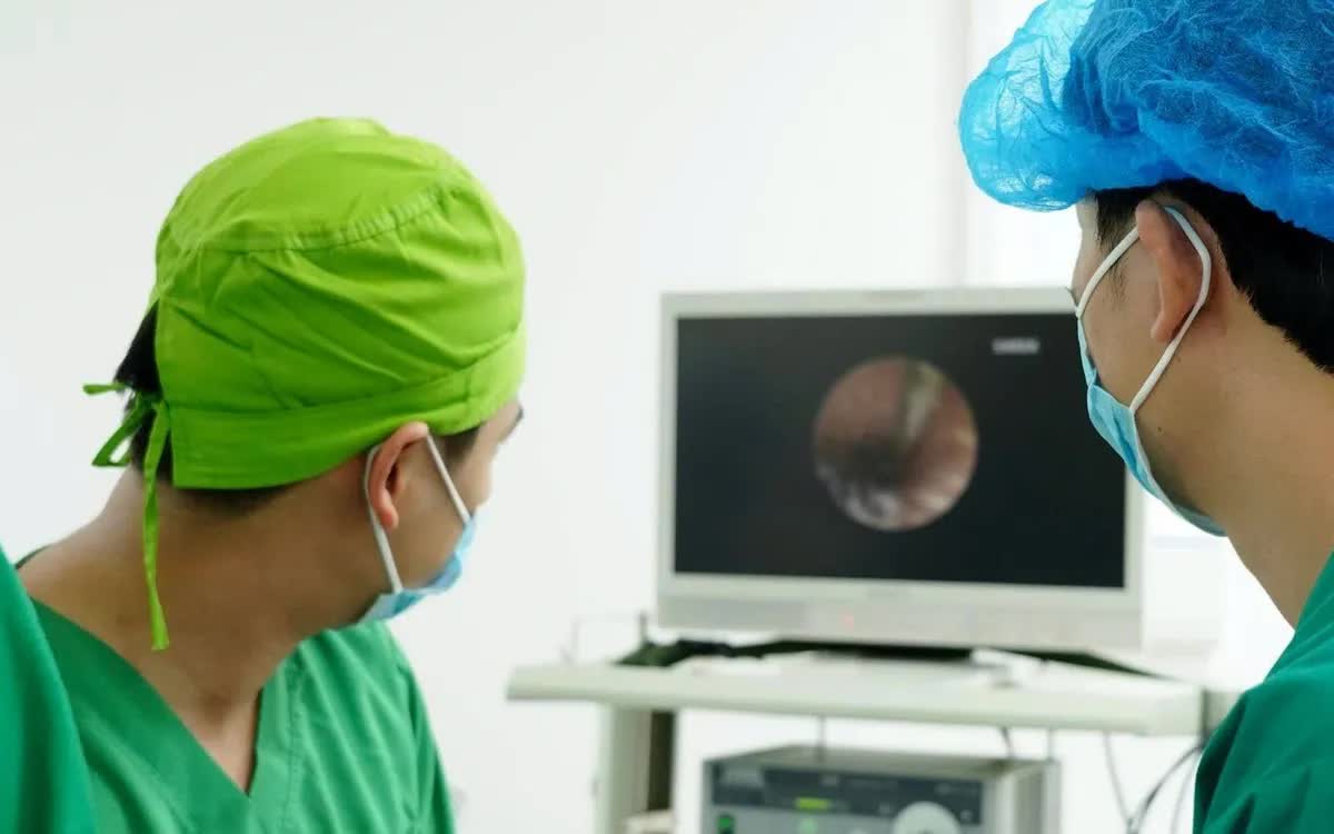 Cảnh b&aacute;o nguy hiểm khi trẻ nh&eacute;t dị vật v&agrave;o tai mũi v&agrave; đường thở - Ảnh 1.