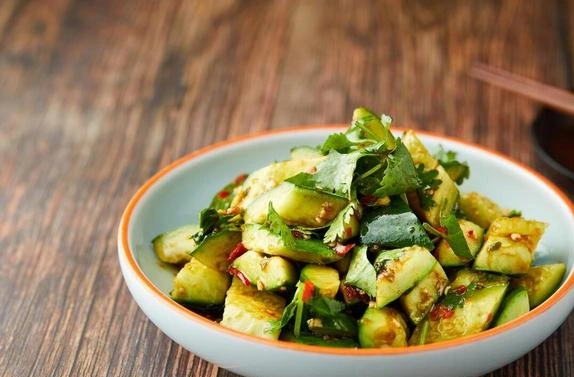 Không phải muối hay giấm, để làm món dưa chuột trộn xì dầu đang hot MXH giòn ngon, đây là thứ đầu tiên cần cho vào - Ảnh 6. Không phải muối hay giấm, để làm món dưa chuột trộn xì dầu đang hot MXH giòn ngon, đây là thứ đầu tiên cần cho vào - Ảnh 6.