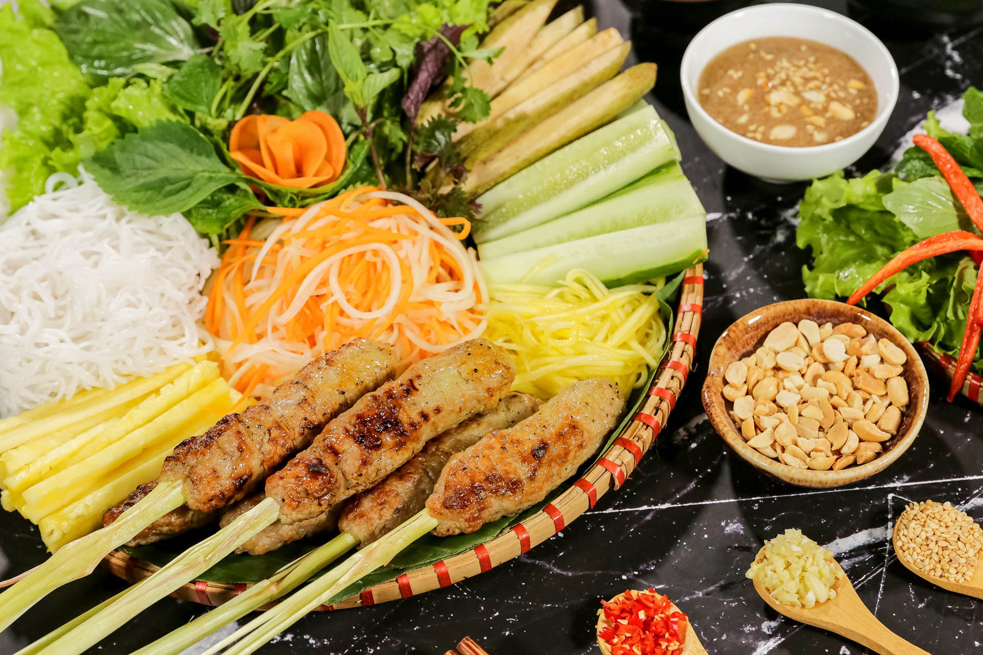 Taste Atlas vinh danh m&oacute;n ăn Việt Nam: B&uacute;n chả , nem Ph&ugrave;ng v&agrave; thịt đ&ocirc;ng nổi bật - Ảnh 4.
