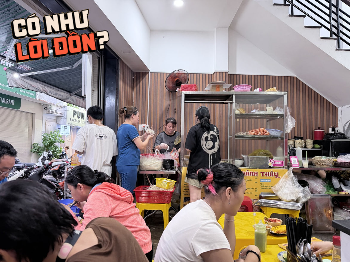 Thử b&aacute;nh canh cua trộn kh&ocirc; tại Ph&uacute; Nhuận với sốt cua đặc biệt hấp dẫn - Ảnh 3.