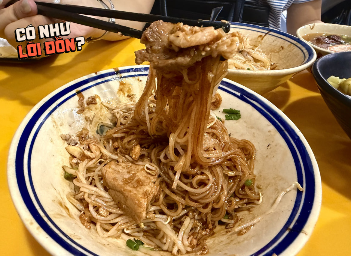 Thử b&aacute;nh canh cua trộn kh&ocirc; tại Ph&uacute; Nhuận với sốt cua đặc biệt hấp dẫn - Ảnh 10.