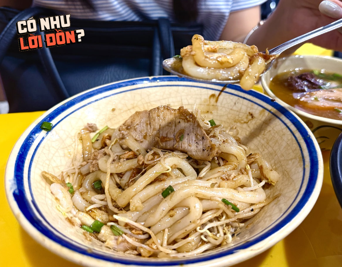 Thử b&aacute;nh canh cua trộn kh&ocirc; tại Ph&uacute; Nhuận với sốt cua đặc biệt hấp dẫn - Ảnh 5.