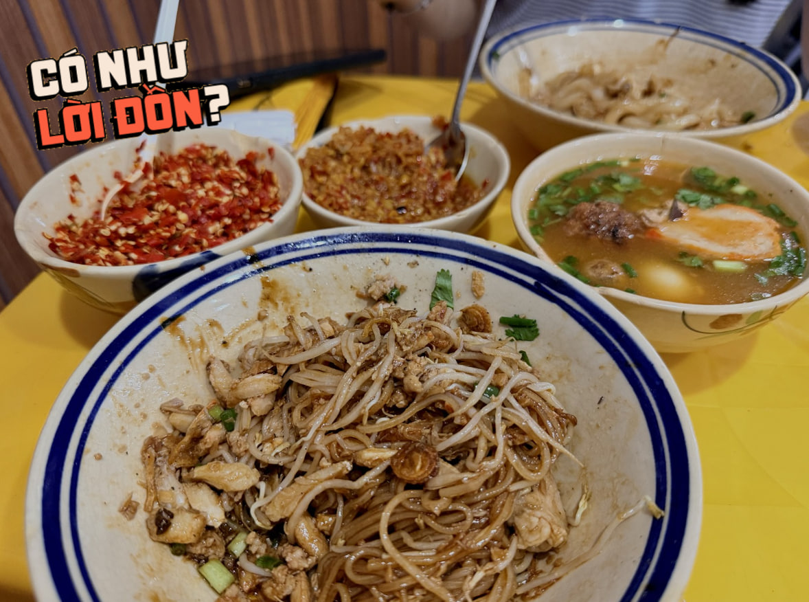 Thử b&aacute;nh canh cua trộn kh&ocirc; tại Ph&uacute; Nhuận với sốt cua đặc biệt hấp dẫn - Ảnh 9.