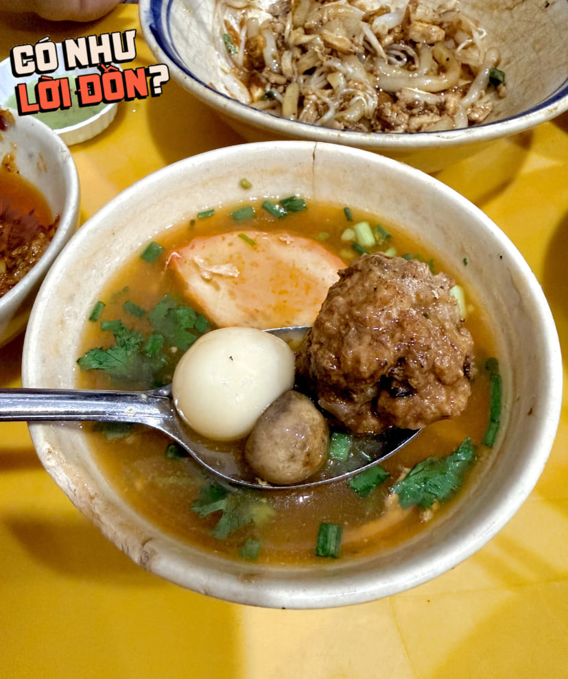 Thử b&aacute;nh canh cua trộn kh&ocirc; tại Ph&uacute; Nhuận với sốt cua đặc biệt hấp dẫn - Ảnh 7.