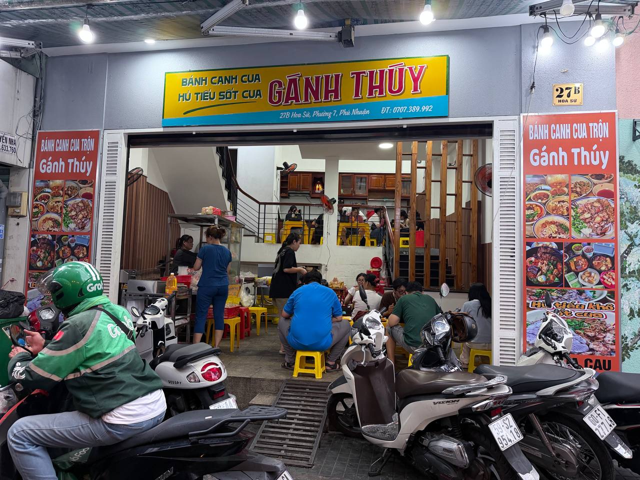 Thử b&aacute;nh canh cua trộn kh&ocirc; tại Ph&uacute; Nhuận với sốt cua đặc biệt hấp dẫn - Ảnh 2.