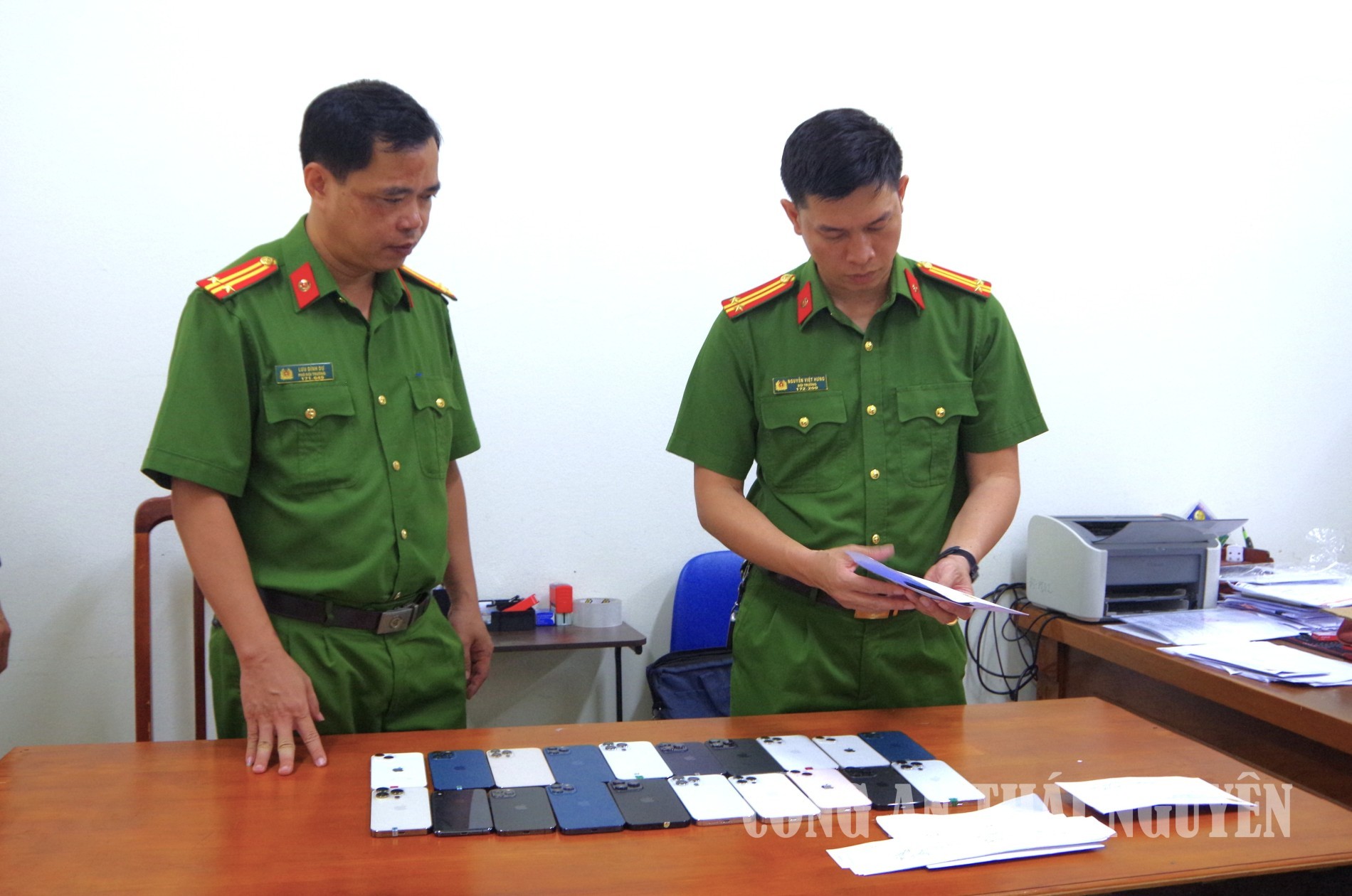 Bắt giữ Nguyễn Văn Tiến cướp t&agrave;i sản tại cửa h&agrave;ng điện thọai ở Th&aacute;i Nguy&ecirc;n - Ảnh 1.