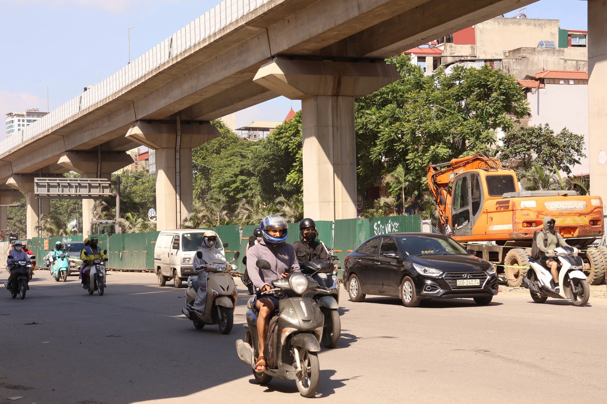 Bụi mịn H&agrave; Nội: Người d&acirc;n Thủ đ&ocirc; khốn khổ v&igrave; &ocirc; nhiễm từ đại c&ocirc;ng trường - Ảnh 2.