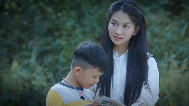 L&ecirc; Bống Từ TikToker thị phi đến MC truyền h&igrave;nh: H&agrave;nh tr&igrave;nh lột x&aacute;c ấn tượng - Ảnh 6.