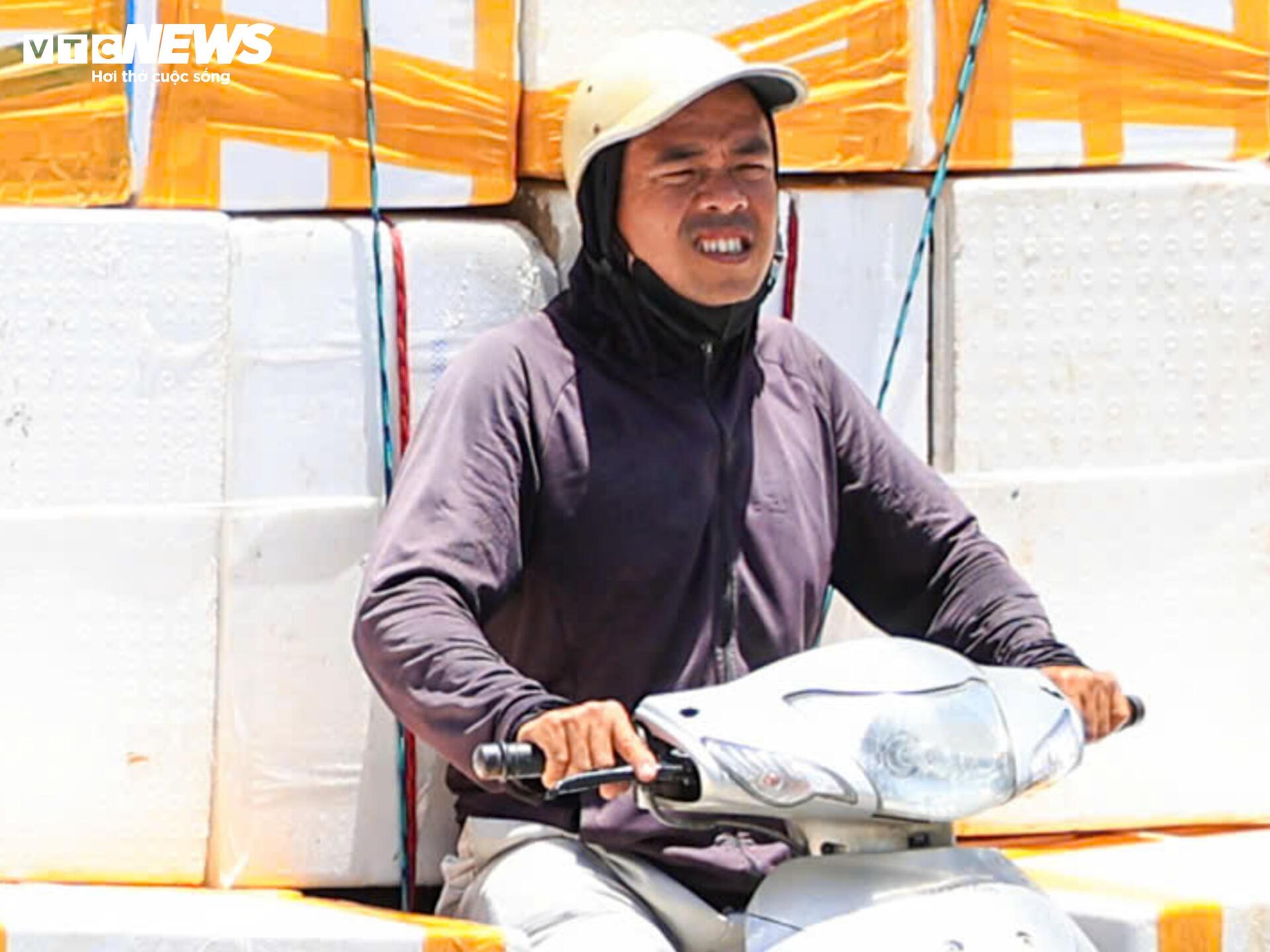 Người H&agrave; Nội t&igrave;m nơi tr&aacute;nh n&oacute;ng trong đợt nắng gay gắt - Ảnh 12.