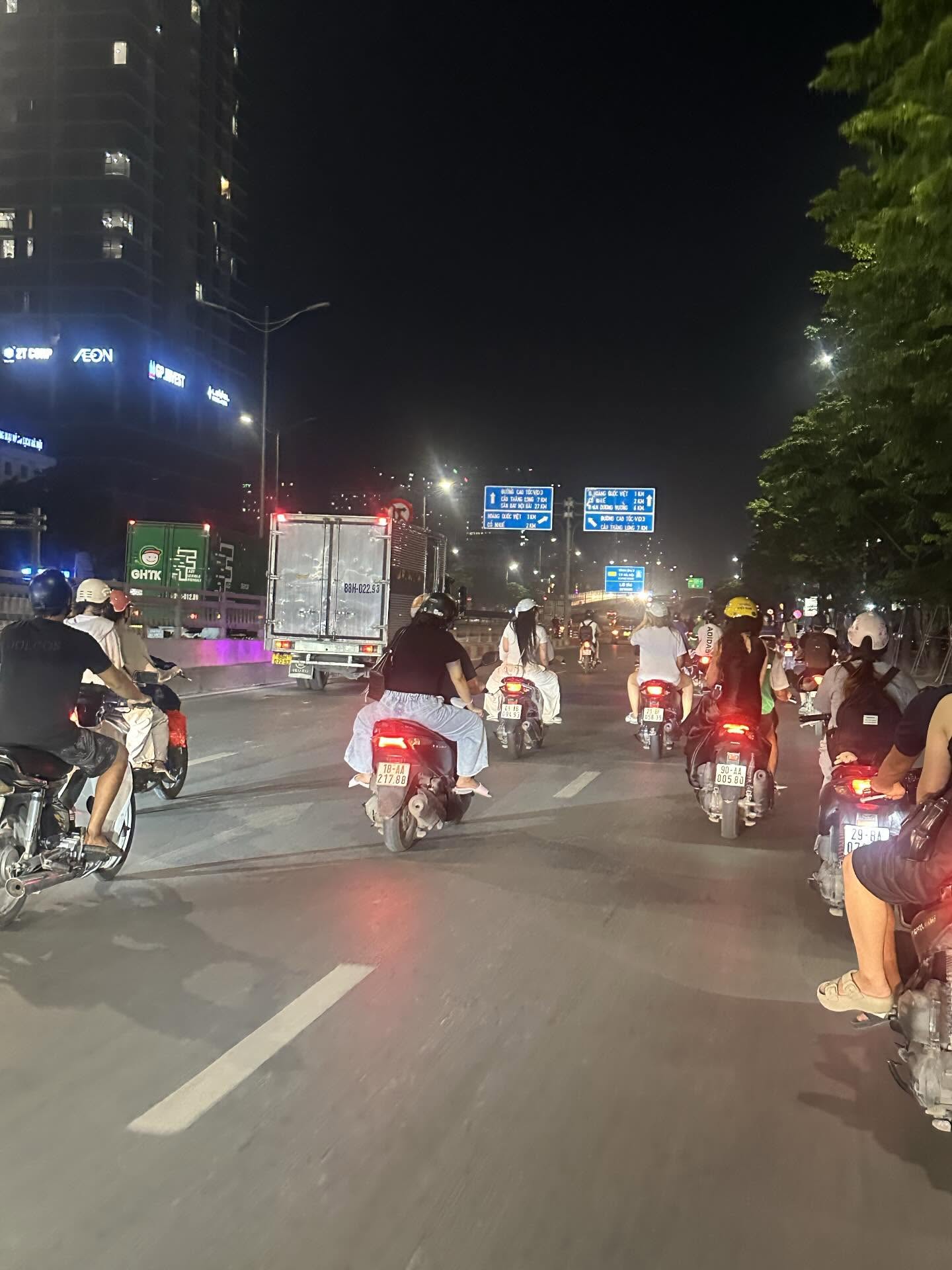 Đ&ecirc;m trắng H&agrave; Nội: Nhiệt độ 40 độ, mất điện v&agrave; ch&aacute;y ph&ograve;ng nh&agrave; nghỉ - Ảnh 5.