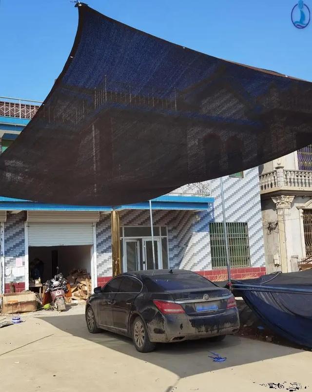 L&agrave;m thế n&agrave;o để chống n&oacute;ng hiệu quả cho nh&agrave; tầng tr&ecirc;n c&ugrave;ng? 7 c&aacute;ch gi&uacute;p giảm v&agrave;i độ trong m&ugrave;a h&egrave;, ngủ ngon m&agrave; kh&ocirc;ng phải bật điều h&ograve;a cả đ&ecirc;m - Ảnh 2.